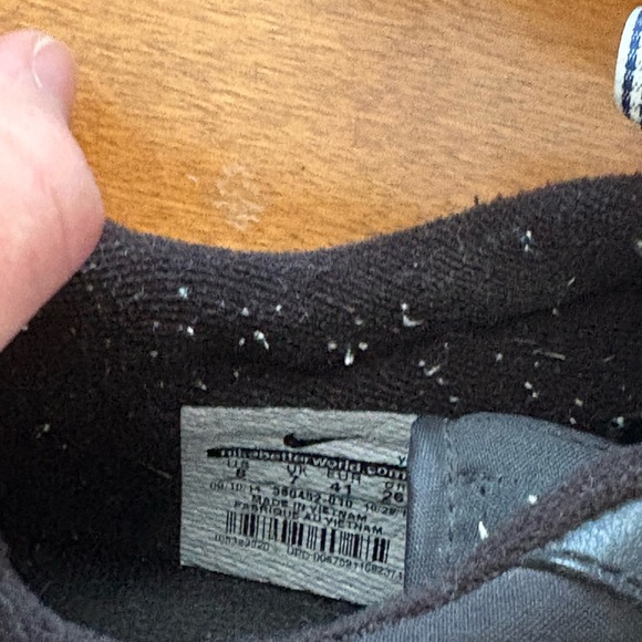 Nike Black and White Athletic Shoes - Picture 4 of 7